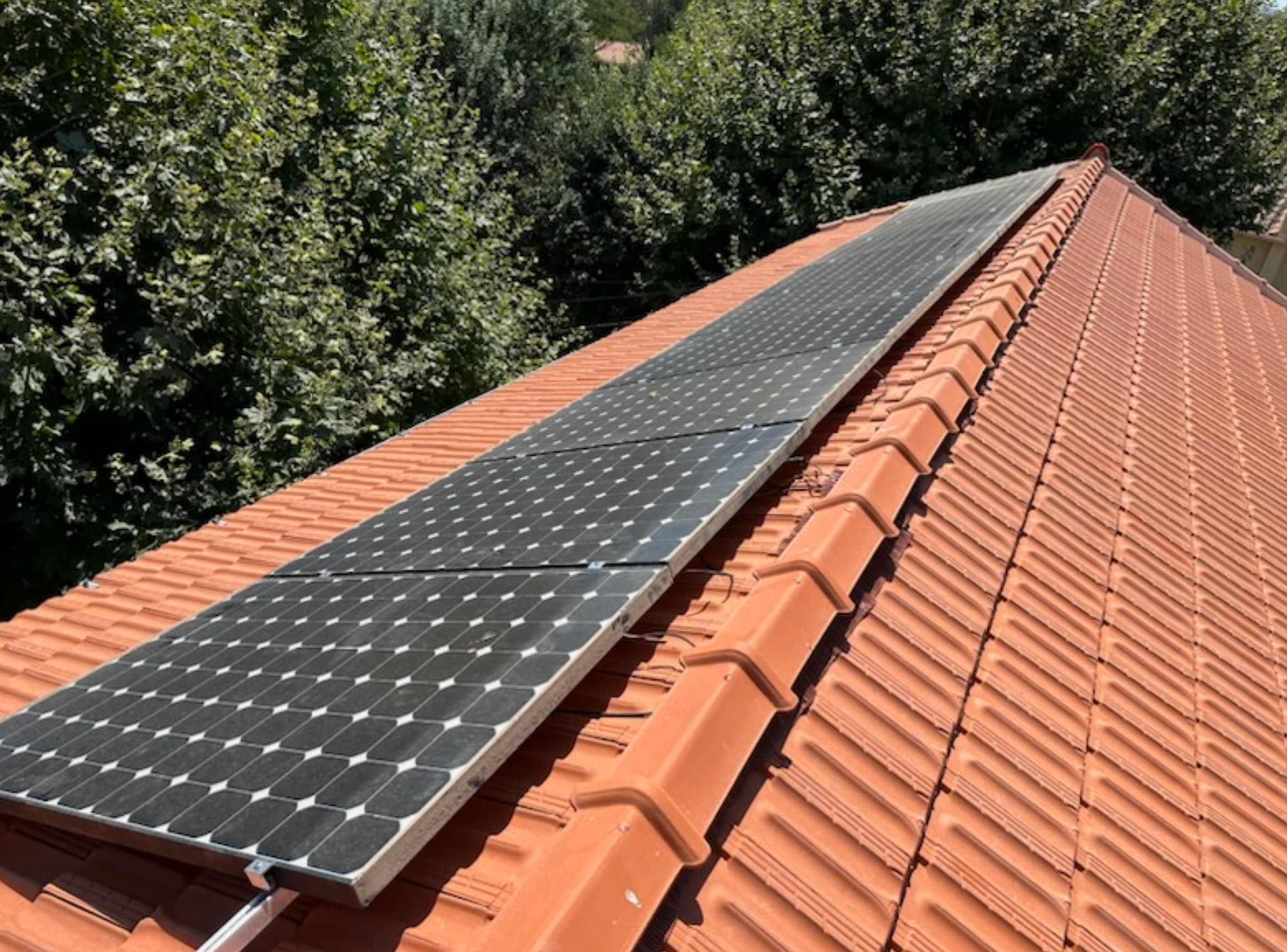 Panneau photovoltaïque posé par la Zinguerie Provencale